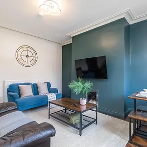  Holiday home Spacious Two Bed House In Headingley